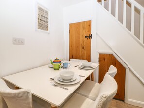 Cottage | Private kitchen | Fridge, microwave, dishwasher, electric kettle