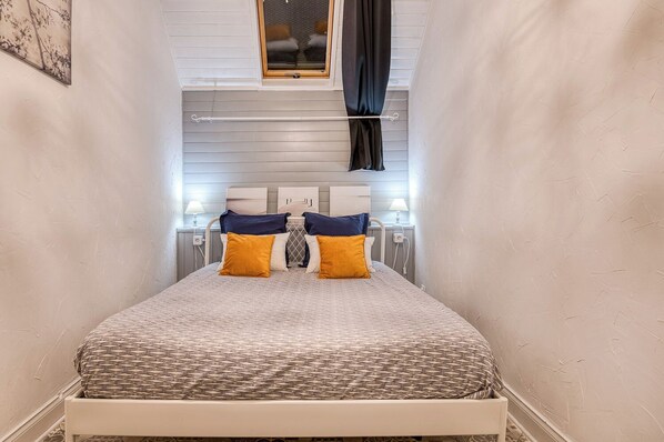 2 chambres, fer et planche à repasser, lit parapluie, Wi-Fi gratuit