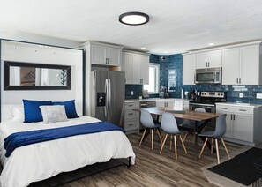 3 bedrooms, desk, iron/ironing board, travel crib