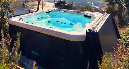 Barcelona Villa im Ibiza-Stil mit Meerblick, Pool und WLAN