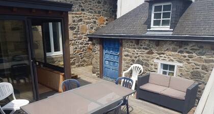 Typical house for 6 people, quiet location 1km from the beach