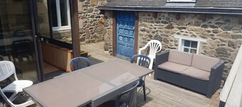 Typical house for 6 people, quiet location 1km from the beach