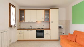 Fridge, oven, stovetop, toaster