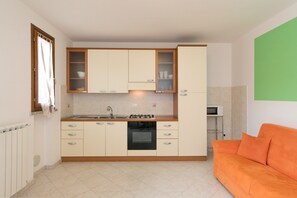 Kühlschrank, Ofen, Herdplatte, Toaster