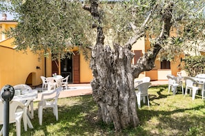 Outdoor dining - Apartment Monolocale Frantoio with Terrace (Suvereto)