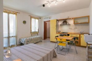 1 bedroom, free WiFi, bed sheets - Apartment Monolocale Frantoio with Terrace (Suvereto)