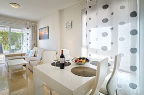 Dining - Apartment 'Estrella 2 3 BH' close to the Beach with Shared Pool & Wi-Fi (l'Alfàs del Pi)