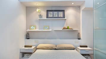 1 habitación, tabla de planchar con plancha, wifi gratis y ropa de cama