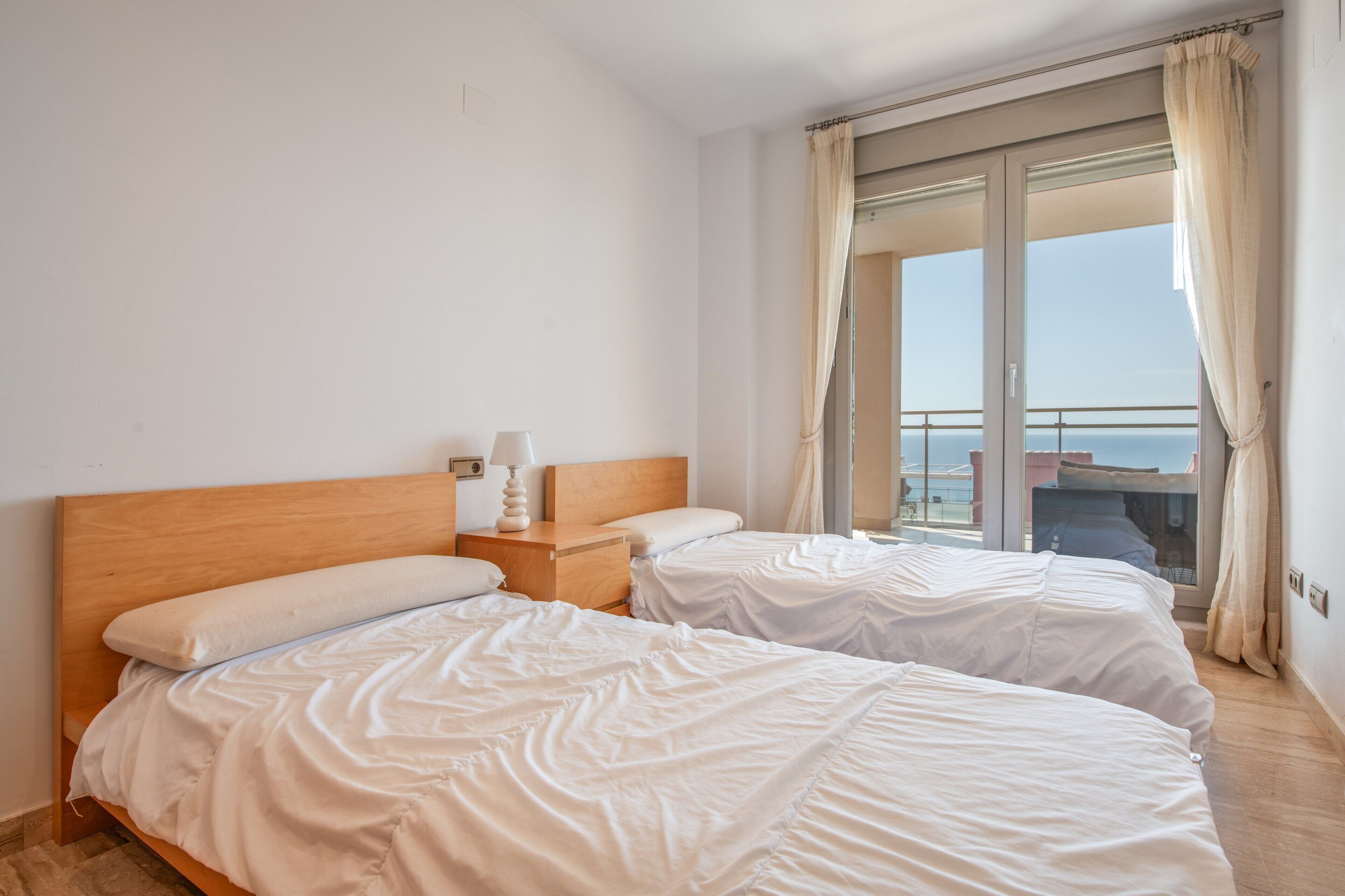 3 dormitorios, tabla de planchar con plancha, wifi gratis y ropa de cama