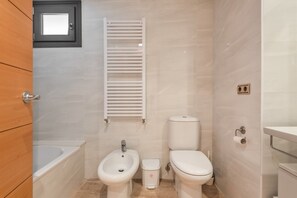 Bathtub, hair dryer, towels