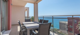 Appartamento Sea and Pines con vista sul mare, terrazza, piscine condivise e Wi-Fi