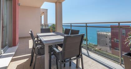 Apartment Sea and Pines with Sea View, Terrace, Shared Pools & Wi-Fi