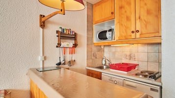 Refrigerador, microondas, parrilla de estufa y lavavajillas