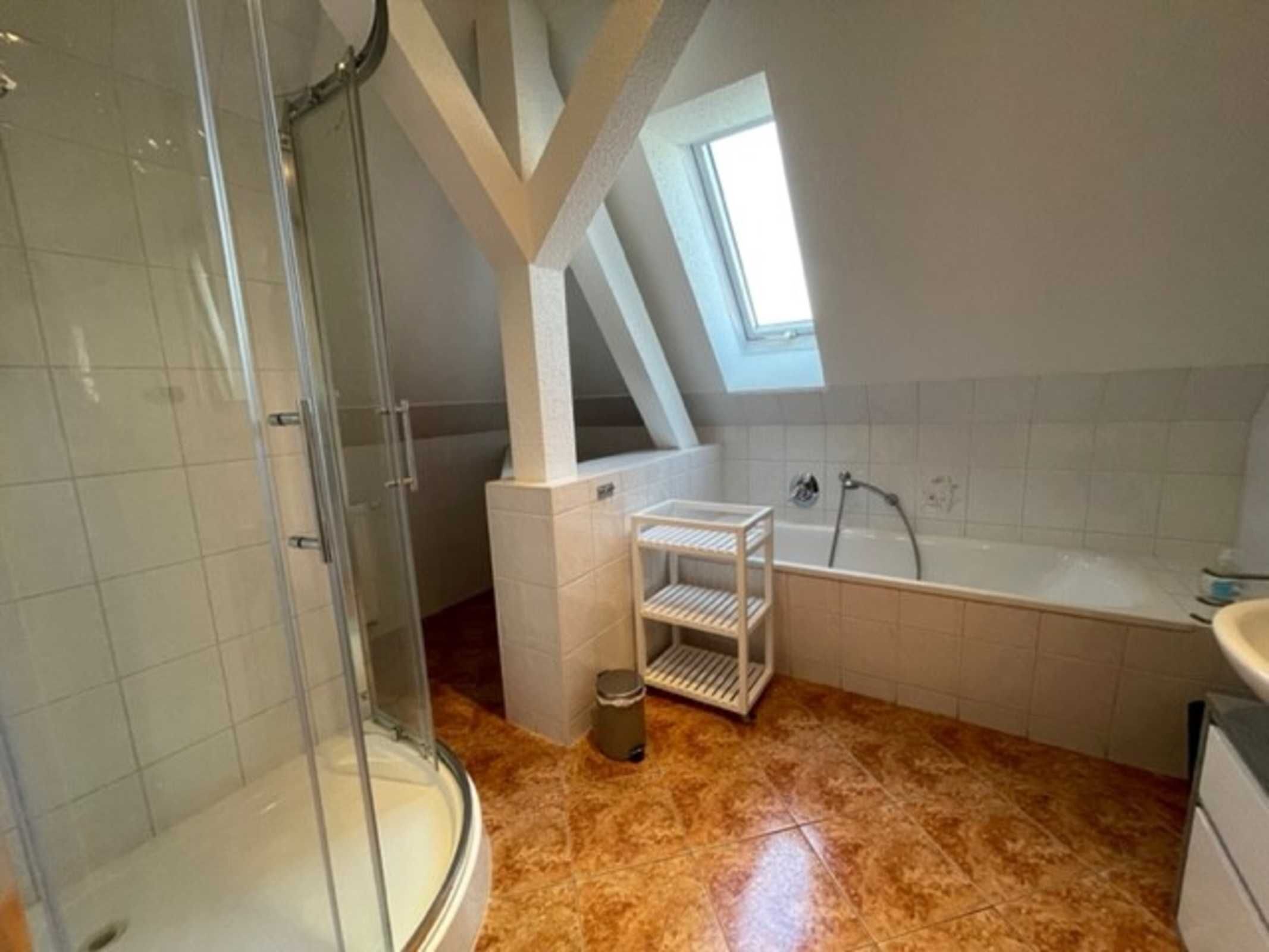 Een douche, een haardroger, handdoeken