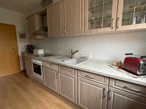 Refrigerador, microondas, horno y lavavajillas 
