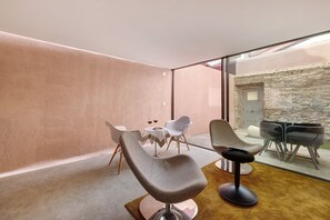 Interior - Apartment 'LxFactory Terrace Lisbon Loft' with Terrace & Wi-Fi (Lisboa)