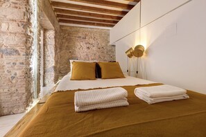 1 bedroom, iron/ironing board, free WiFi, bed sheets - Apartment 'LxFactory Terrace Lisbon Loft' with Terrace & Wi-Fi (Lisboa)