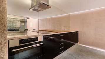 Geladeira, micro-ondas, fogĂŁo, cooktop