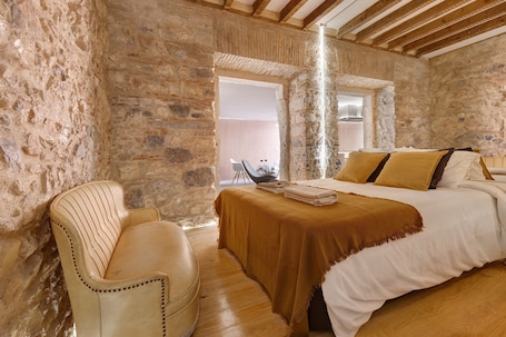 Spa. Apartment 'LxFactory Terrace Lisbon Loft' with Terrace & Wi-Fi