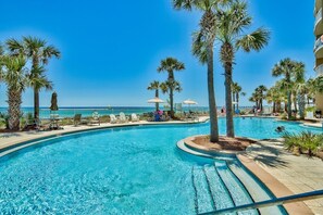 Piscina coperta, una piscina riscaldata