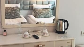Minibar, desk, laptop workspace, free WiFi