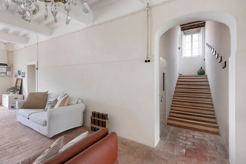 Holiday Home 'Corte Croce' with Private Garden, Wi-Fi and Air Conditioning