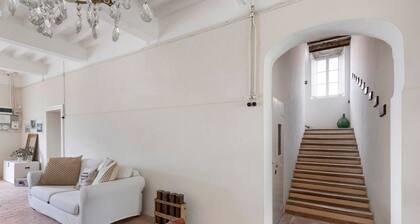 Holiday Home 'Corte Croce' with Private Garden, Wi-Fi and Air Conditioning