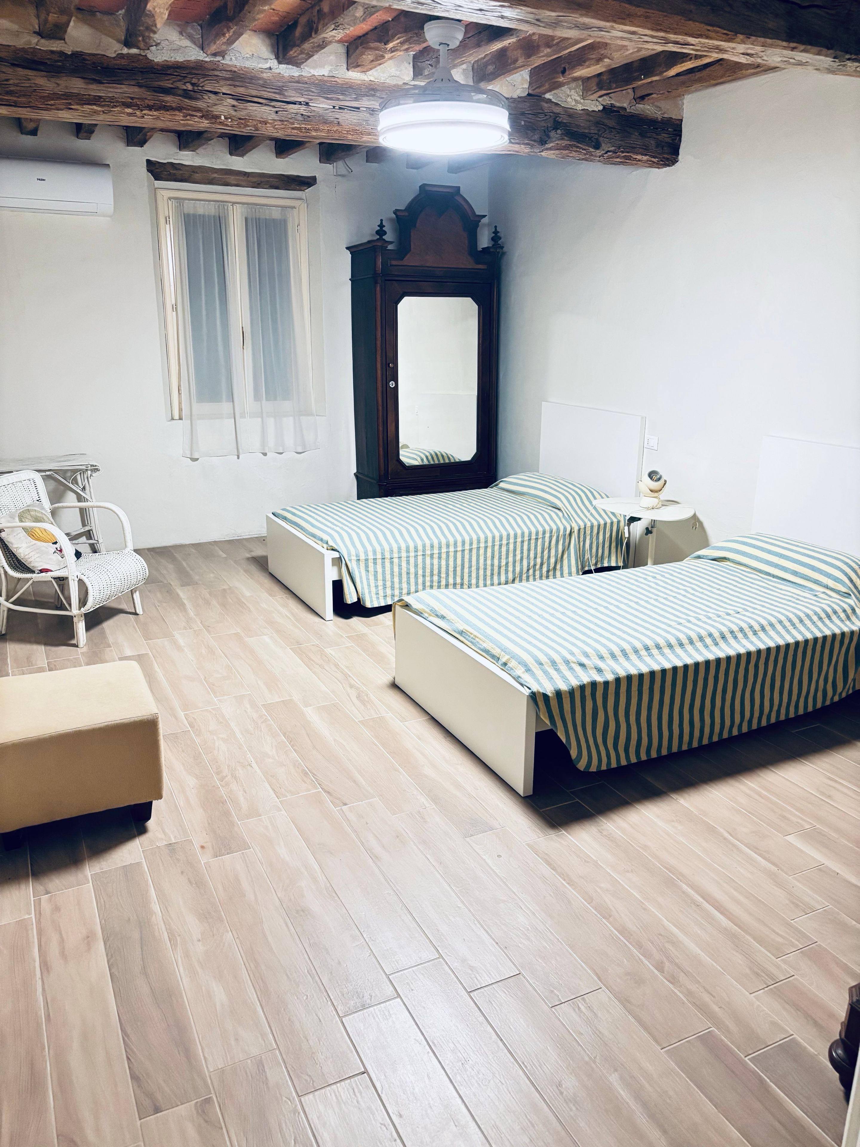 3 bedrooms, WiFi (free), bed sheets