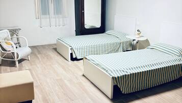3 bedrooms, WiFi (free), bed sheets