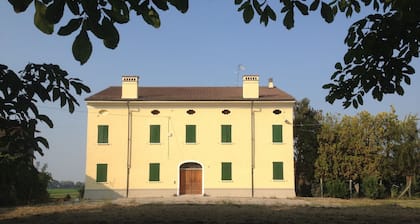 Holiday Home 'Corte Croce' with Private Garden, Wi-Fi and Air Conditioning