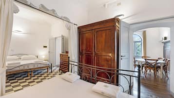 3 slaapkamers, een strijkplank/strijkijzer, gratis wifi, beddengoed