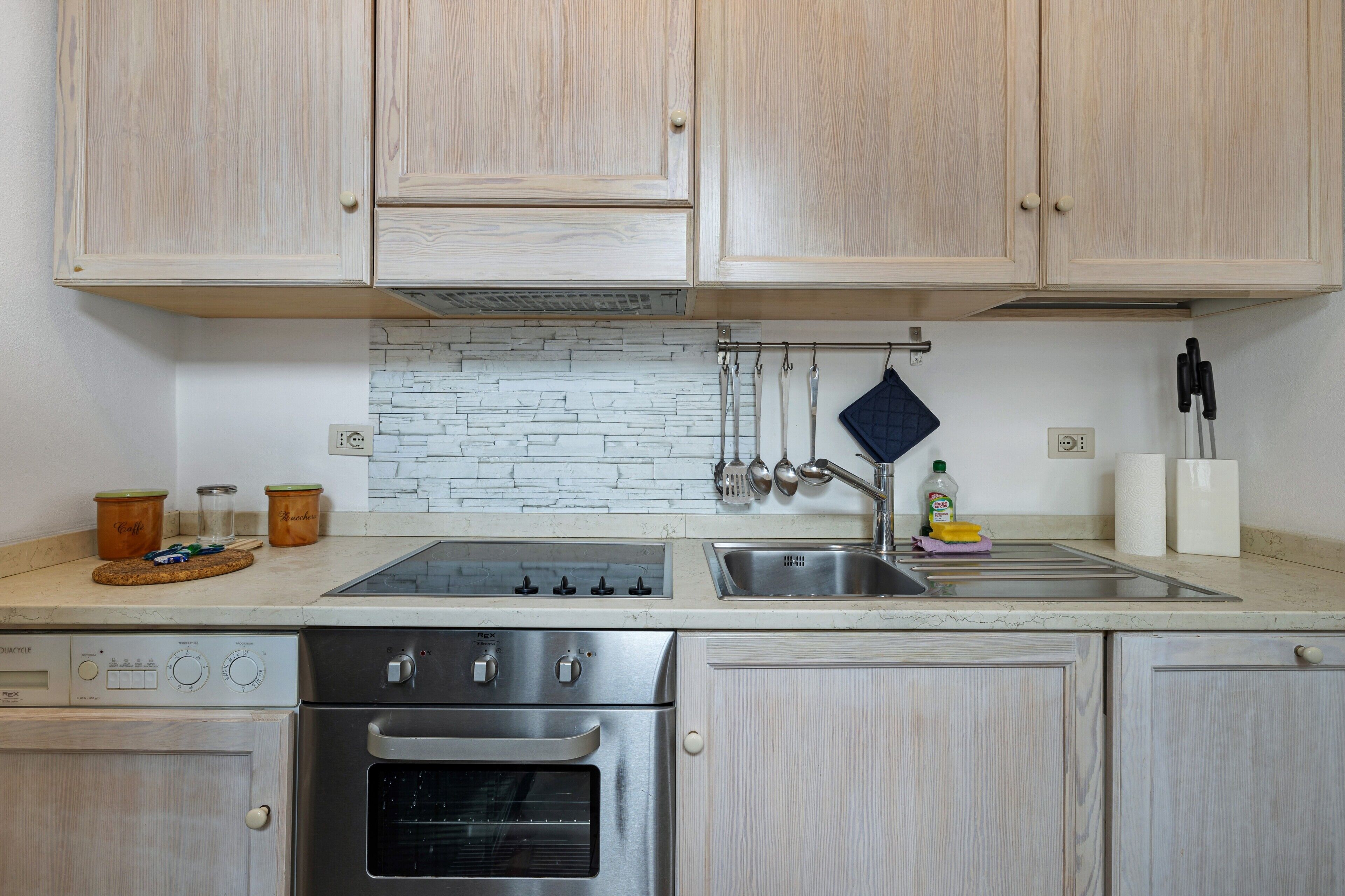 Refrigerador, horno, placa de cocina, lavavajillas