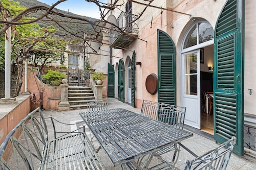 Pet-Friendly Apartment Quadrilocale Camelot with Mountain View, Balcony & Wi-Fi