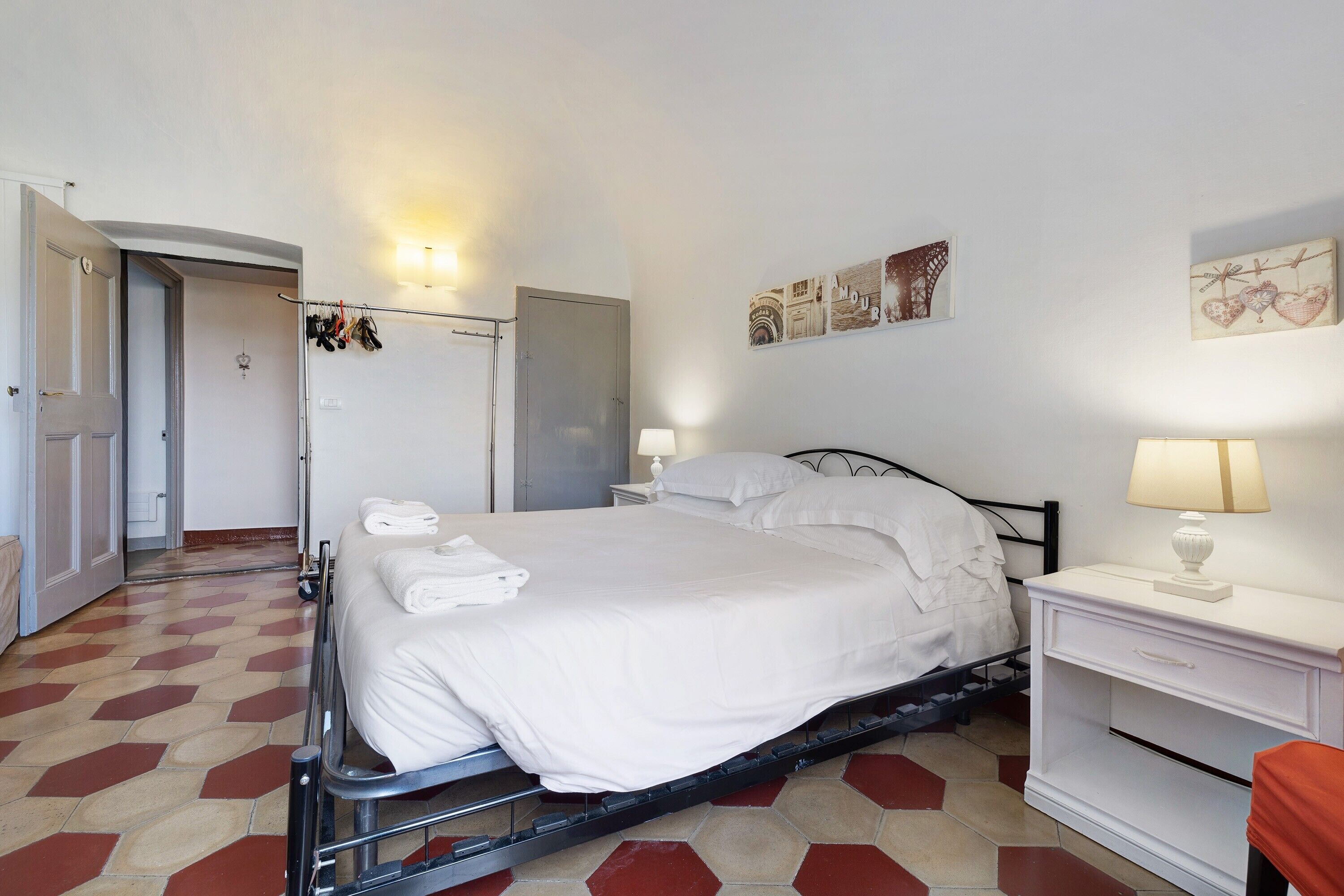 2 dormitoris, planxa i posts de planxar, wifi gratuïta i roba de llit 