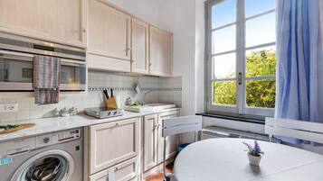 Réfrigérateur, four, plaque de cuisson, lave-vaisselle