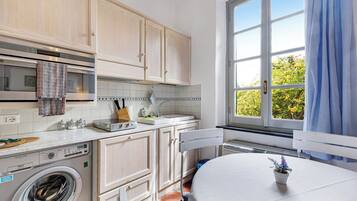 Refrigerador, horno, parrilla de estufa y lavavajillas