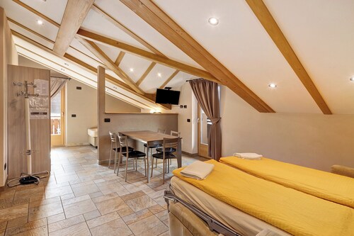 Pet-Friendly Apartment Ermi Casa da Claudia with Mountain View