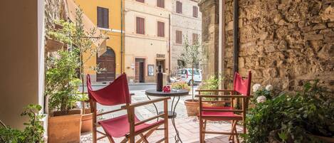 تناول الطعام بالخارج