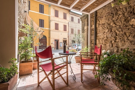 Ristorazione all'aperto. Appartamento "Radicondoli House" con balcone e Wi-Fi
