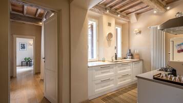 Réfrigérateur, four, plaque de cuisson, lave-vaisselle