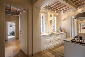 Kühlschrank, Ofen, Herdplatte, Geschirrspüler