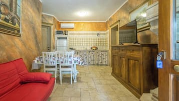 Televisie en een open haard