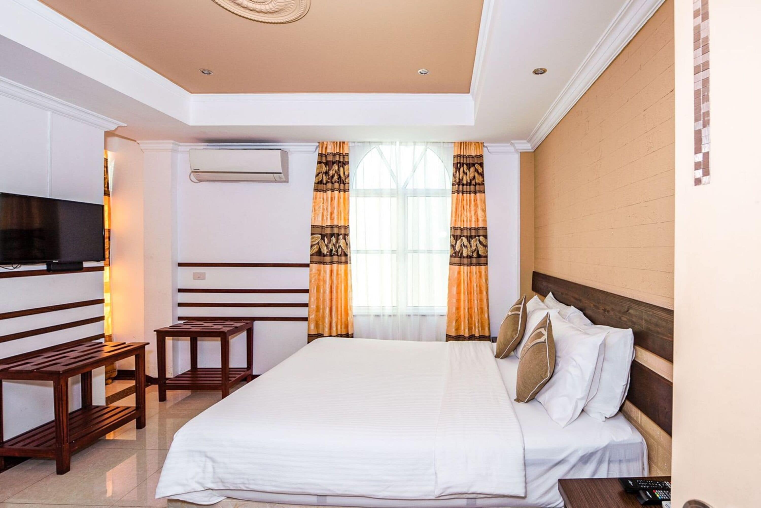 Minibar, Schreibtisch, kostenloses WLAN, Bettwäsche