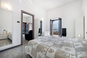 2 室のベッドルーム、アイロン / アイロン台、WiFi (無料)、ベッドシーツ