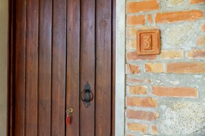 Exterior detail - Apartment "Luna" in Maremma with Terraces, Shared Pool and Wi-Fi (Montemassi)