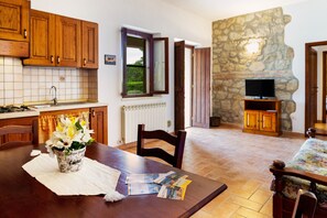 Interior - Apartment "Luna" in Maremma with Terraces, Shared Pool and Wi-Fi (Montemassi)