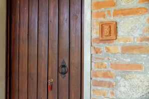 Exterior detail - Apartment "Luna" with Terraces, Shared Pool & Wi-Fi (Montemassi)