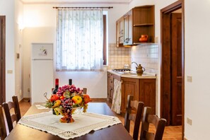 Dining - Aurora Apartment in Maremma with Garden, Shared Pool and Wi-Fi (Montemassi)