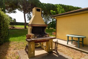 Property grounds - Apartment "Alba" in Maremma with Terrace, Outdoor Pool, and Wi-Fi (Montemassi)