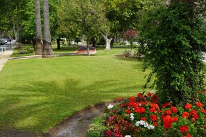 المنطقة المحيطة بالمنشأة